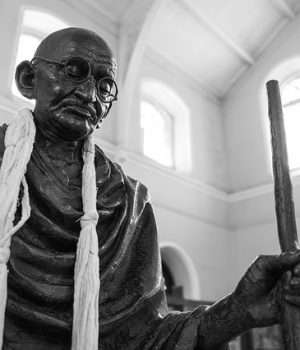 Gandhi és a cukor – történet a hiteles nevelésről