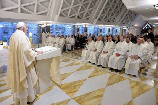 Ferenc pápa: nem létezik fotelből végzett evangelizálás